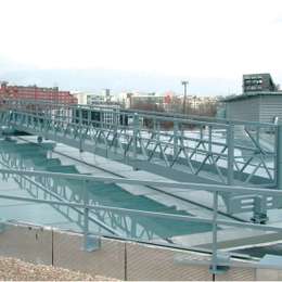 Mobile bridge platforms for glass roof window cleaning Mobile bridge platform for glass roof window cleaning.